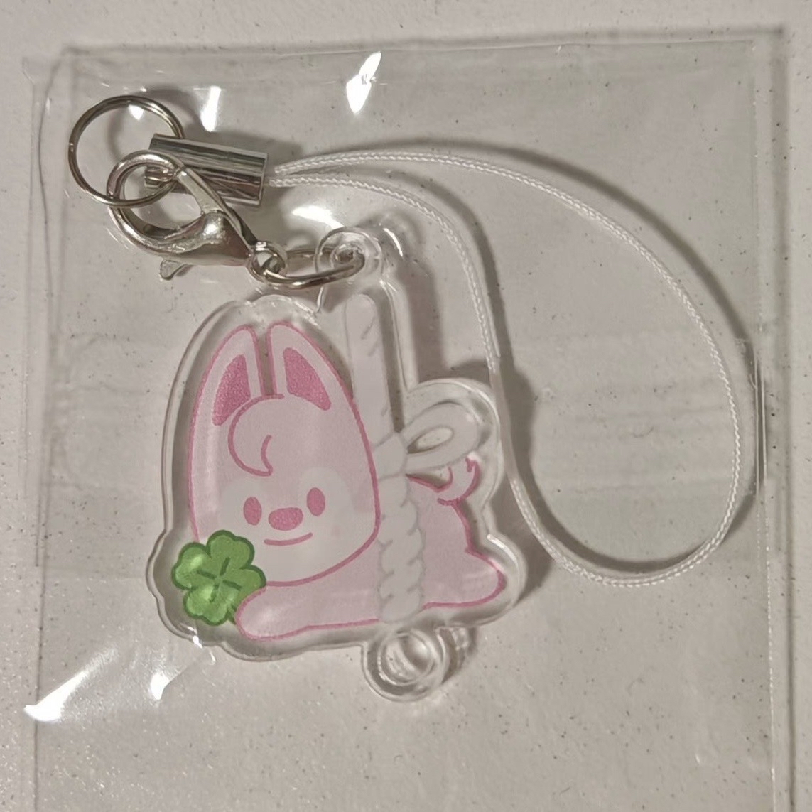 粉紅拿幸運草燦