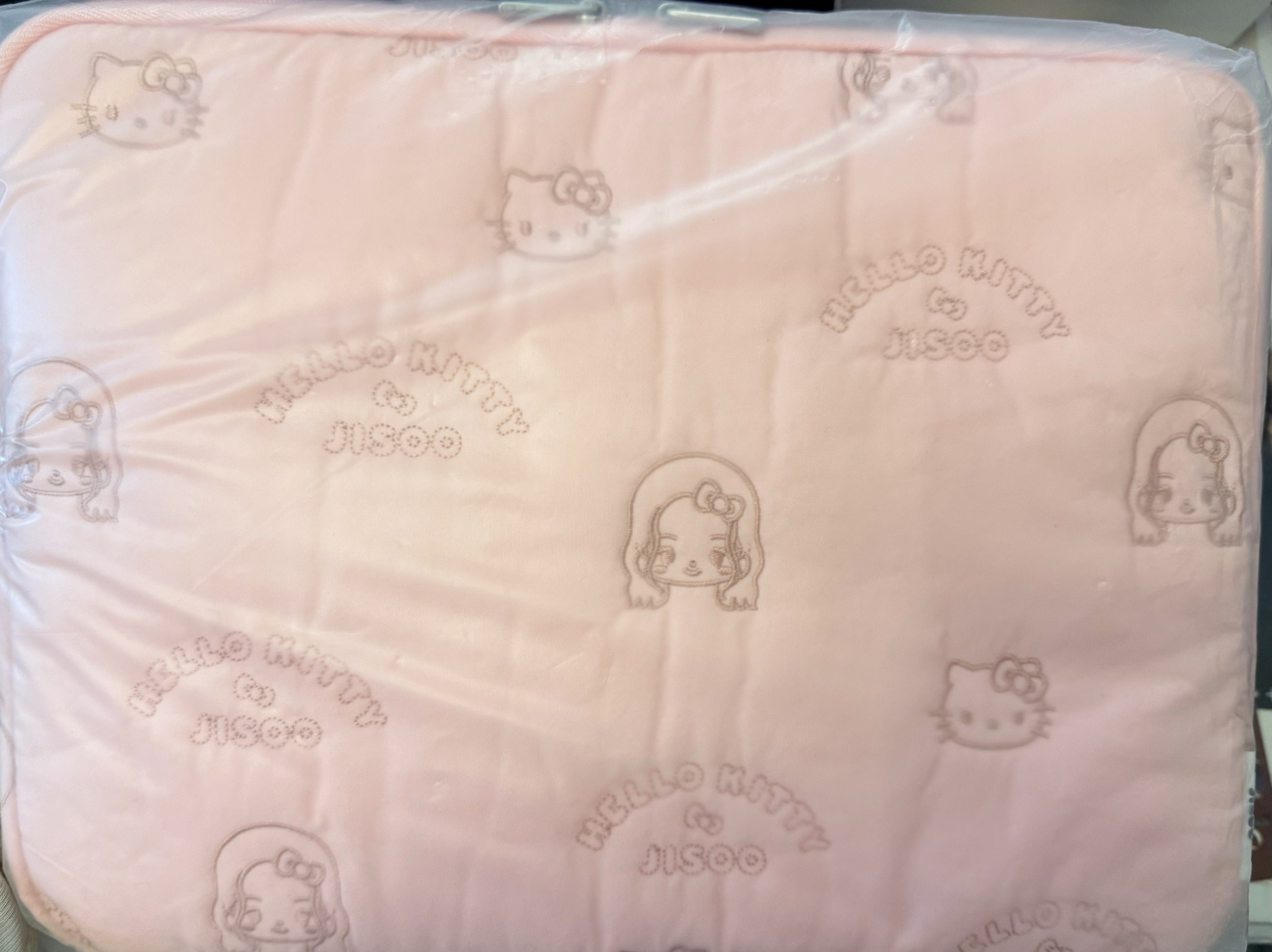 Jisoo kitty聯名電腦包（粉）