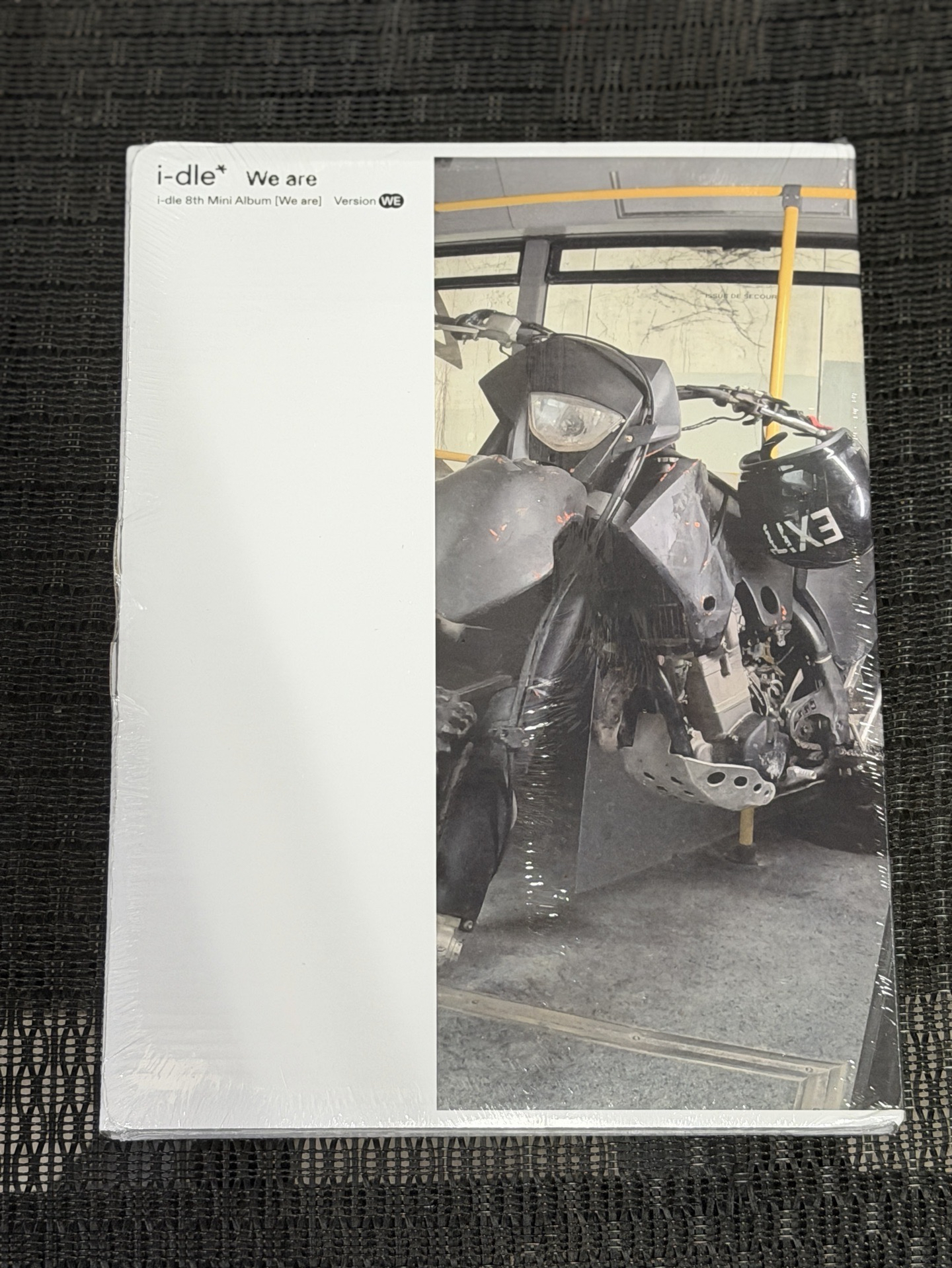 i-dle 迷八專 WE版一本