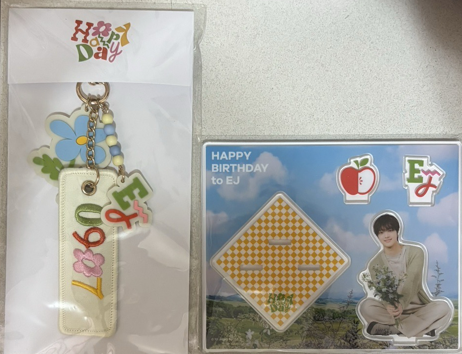 EJ生日鑰匙圈、立牌