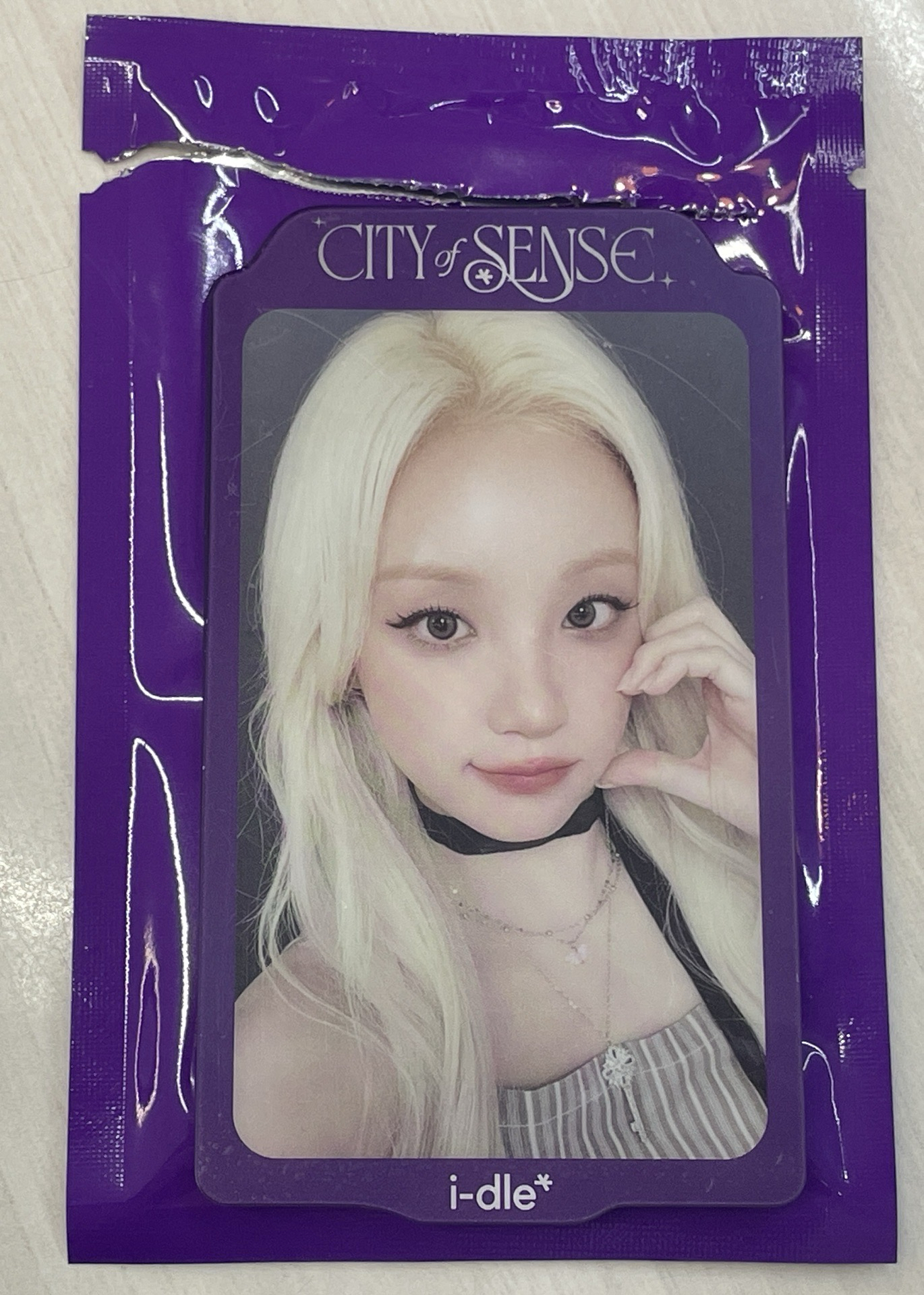 i-dle 展覽磁鐵一套 六入+迷八專輯一本（隨機）