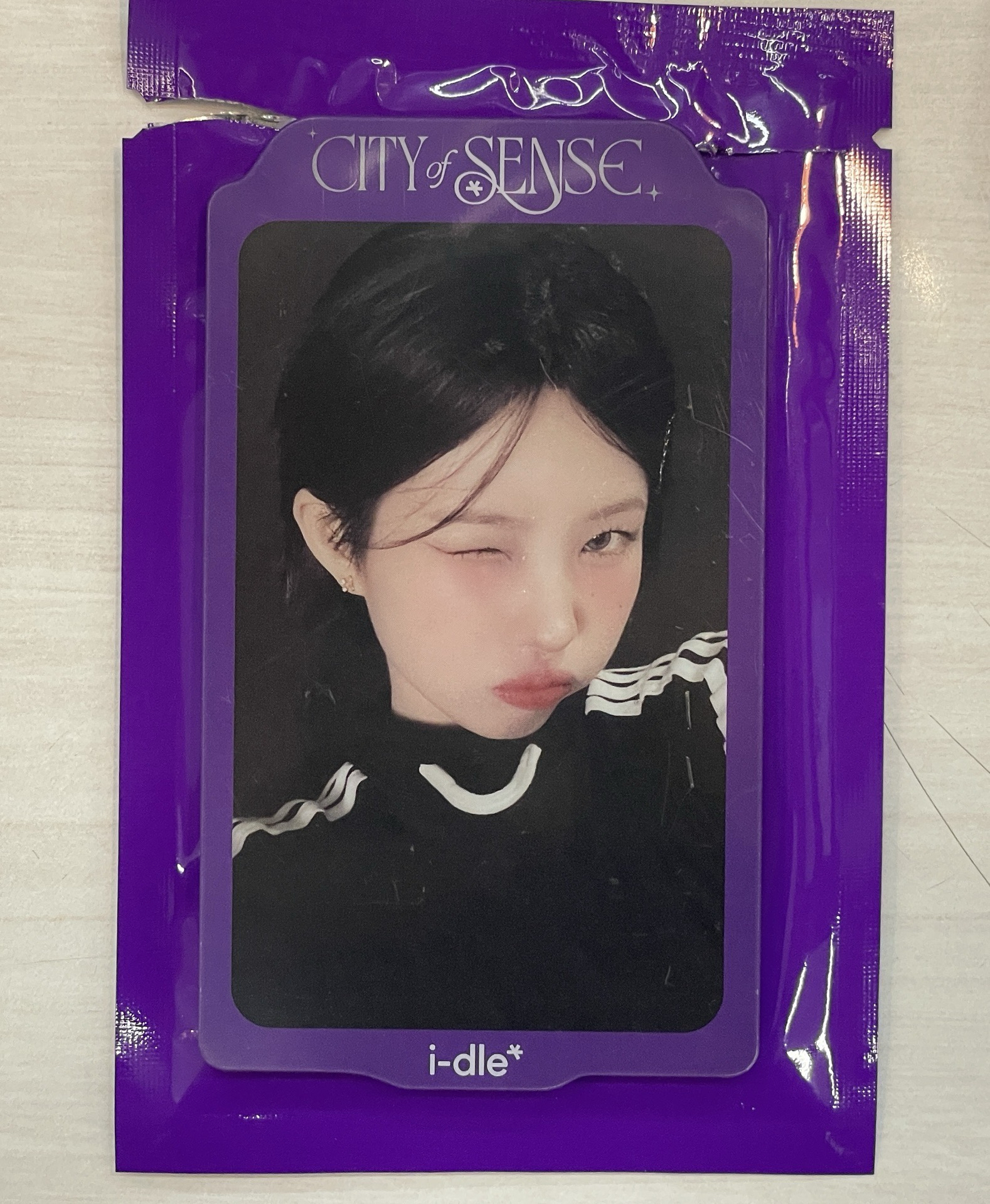 i-dle 展覽磁鐵一套 六入+迷八專輯一本（隨機）