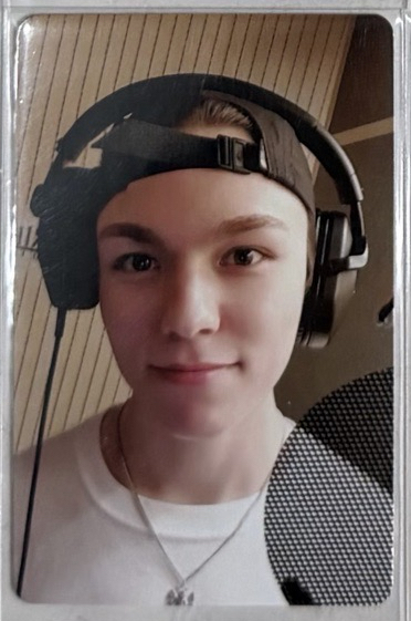 特二專卡(戴耳機)