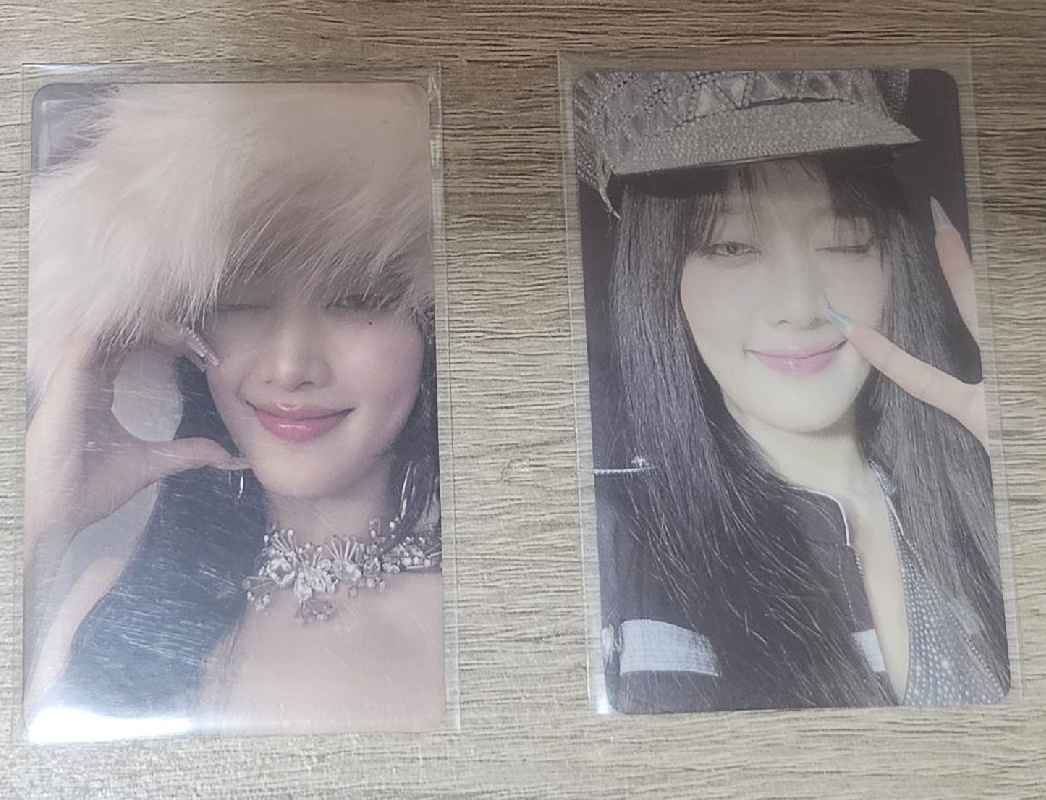 i-dle 專輯造型特典卡 兩張一起