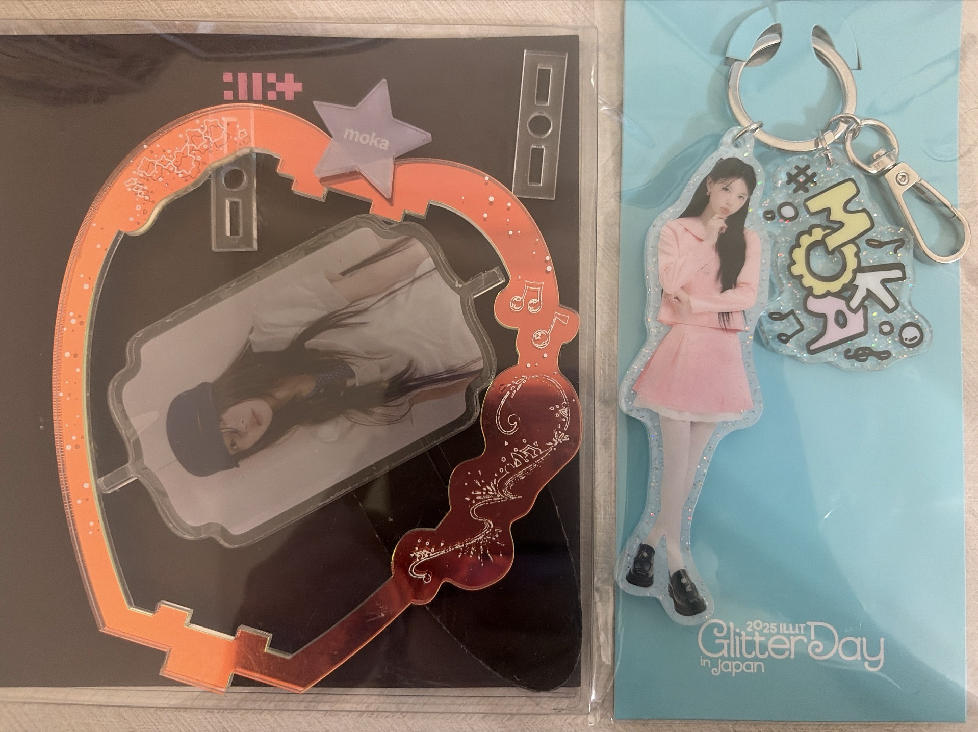 Illit 萌花立牌 兩個一組