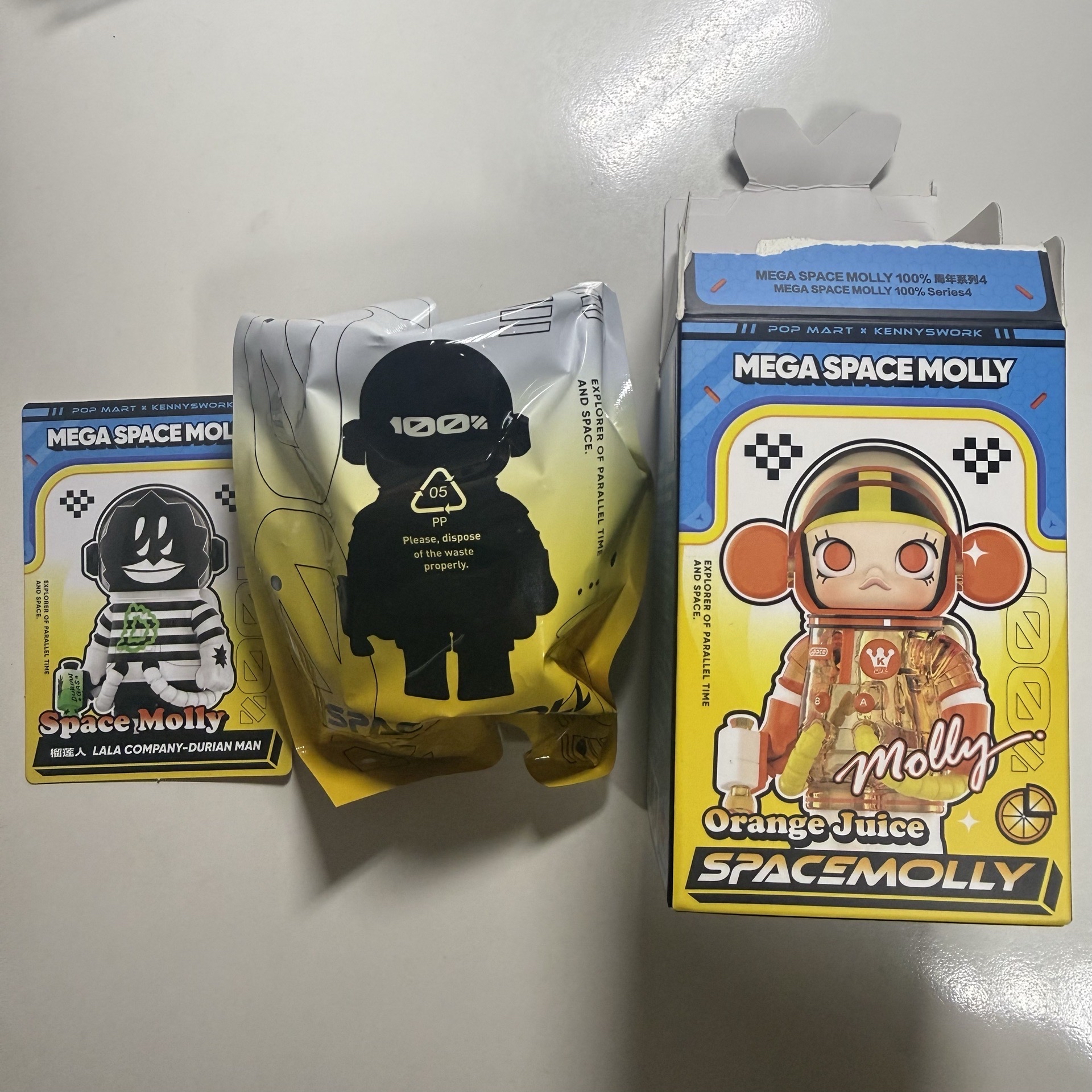 泡泡瑪特molly mega 系列