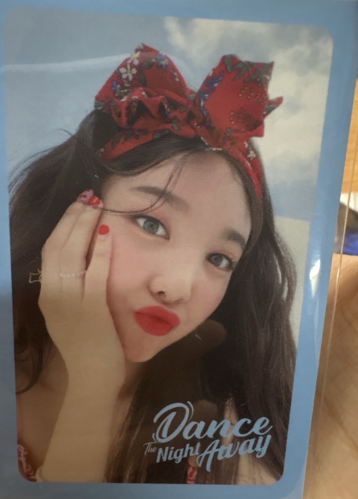 娜摸臉