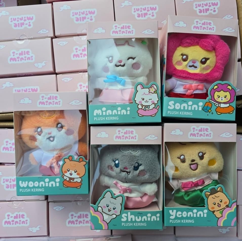 預購 i-dle 韓服吊飾娃