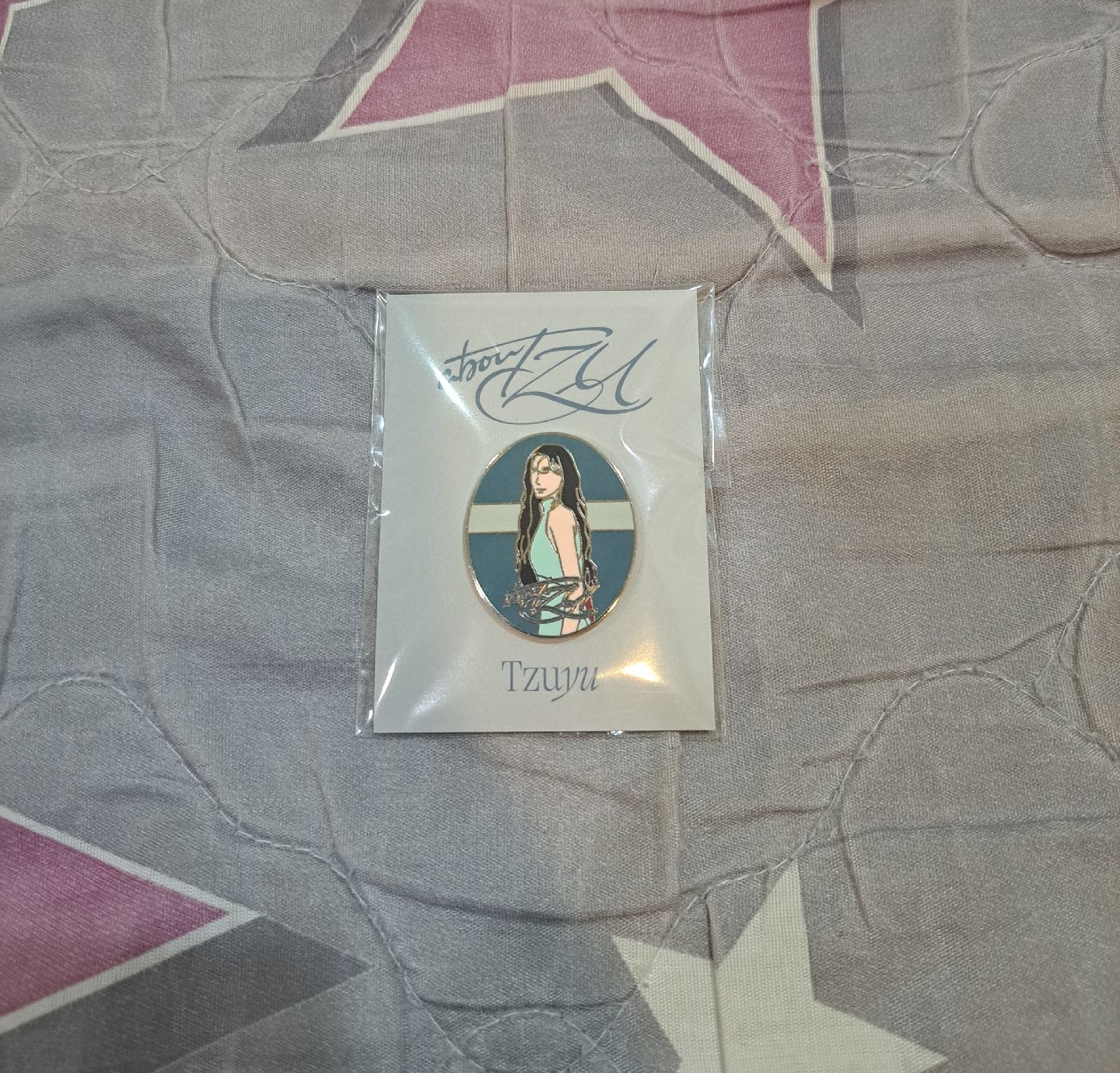 子瑜solo別針徽章