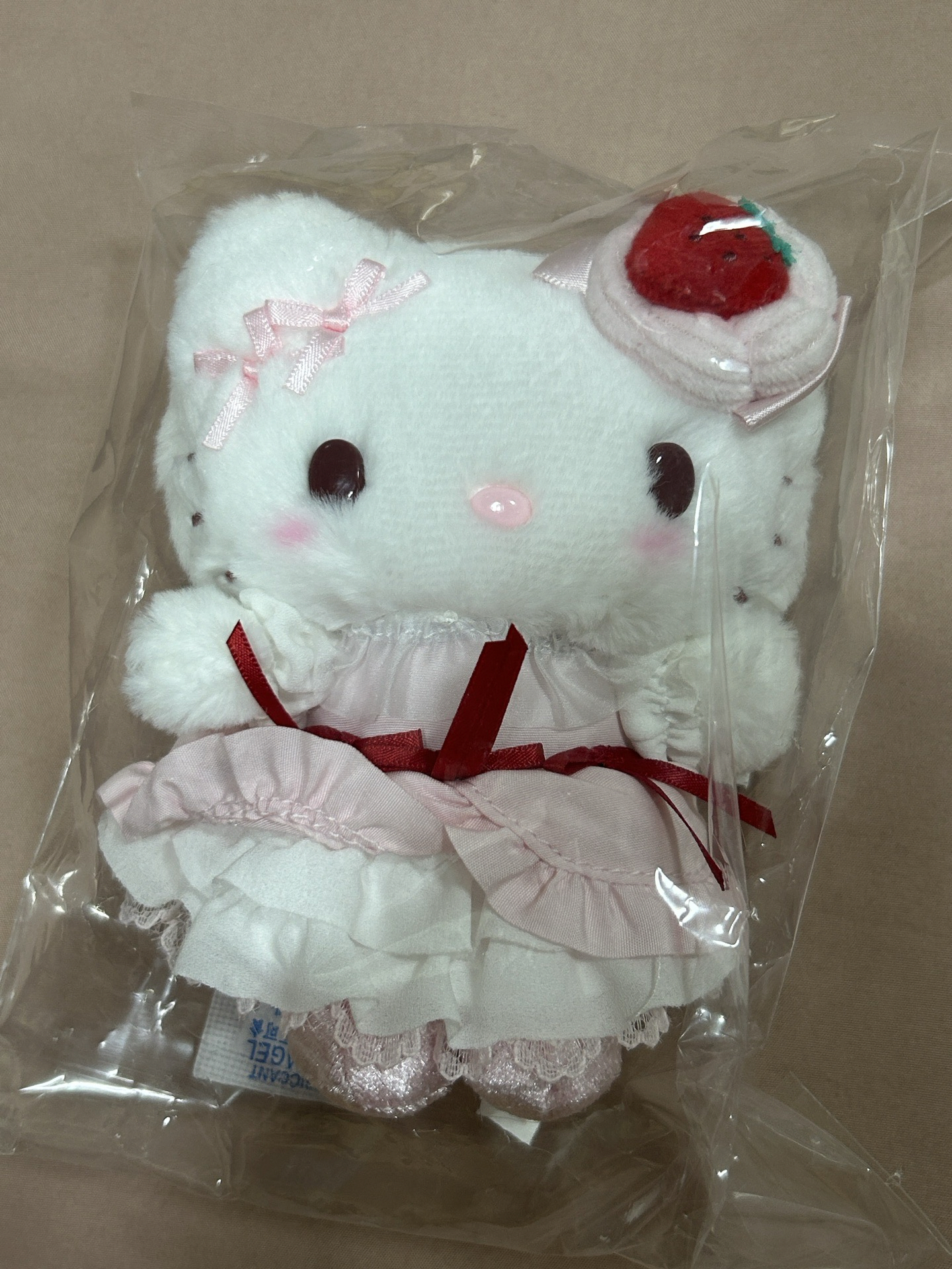 全新現貨 草莓蛋糕二代Kitty 吊飾娃