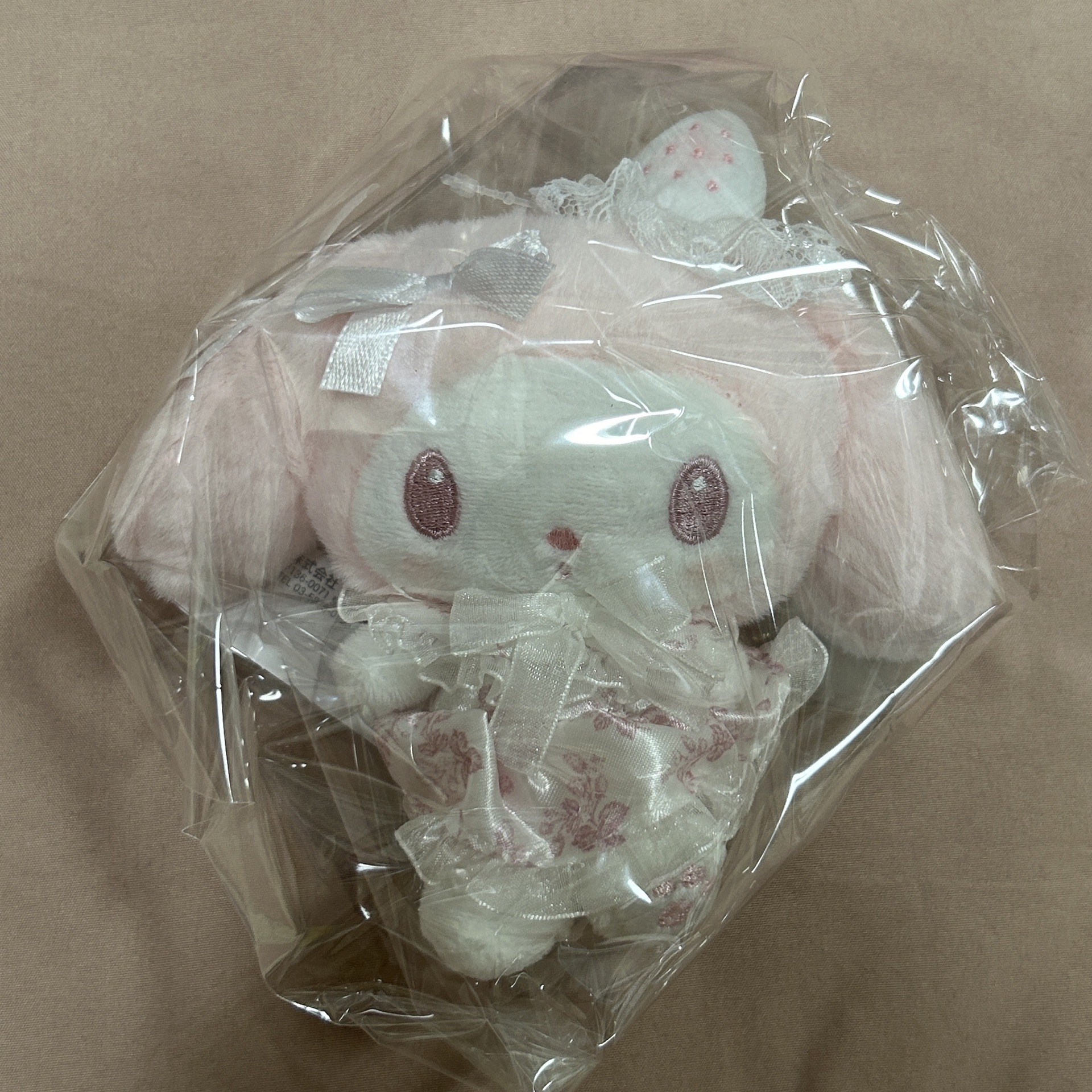 全新現貨 淡雪白草莓美樂蒂 吊飾娃 