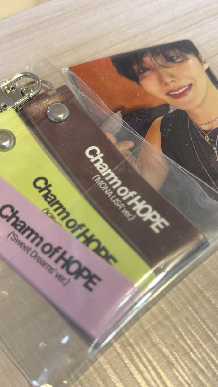 Jhope 專卡*1+wvs特典鑰匙圈*3