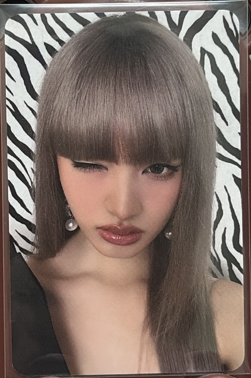 IVE 帶珍珠耳環的女孩