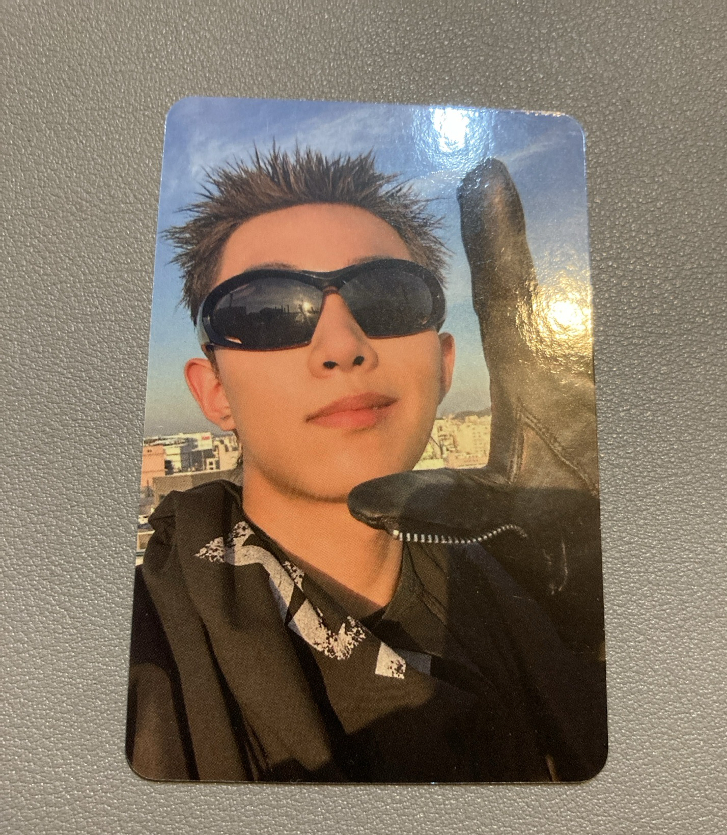 墨鏡🕶️栗、比耶✌️津、大笑😂易。多帶可議！