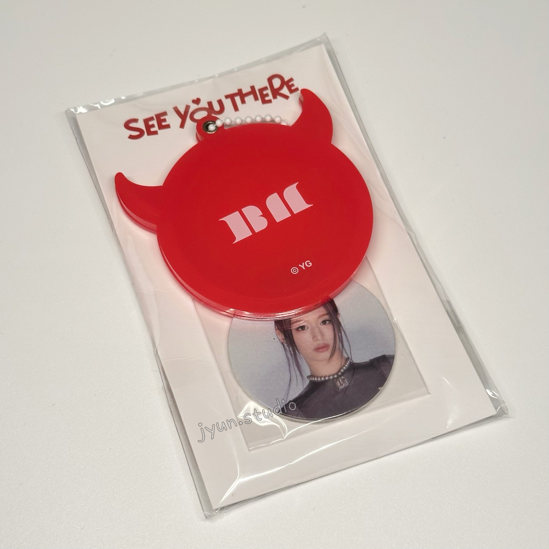Ahyeon 賢 [惡魔角壓克力相片吊飾] SEE YOU THRER 周邊
