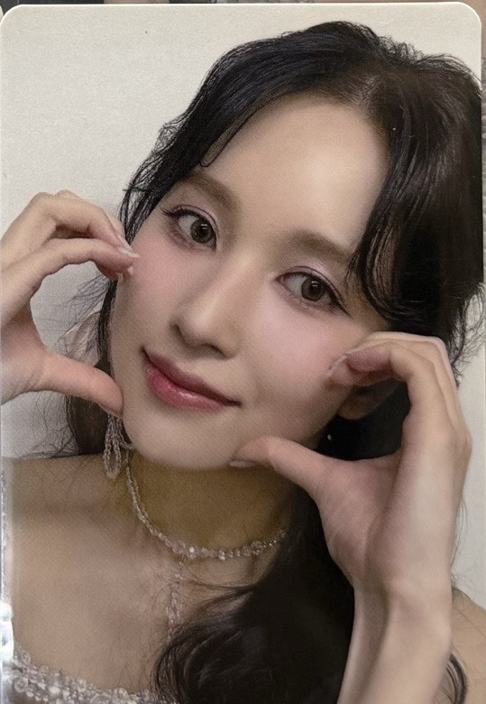 雙手臉頰愛心