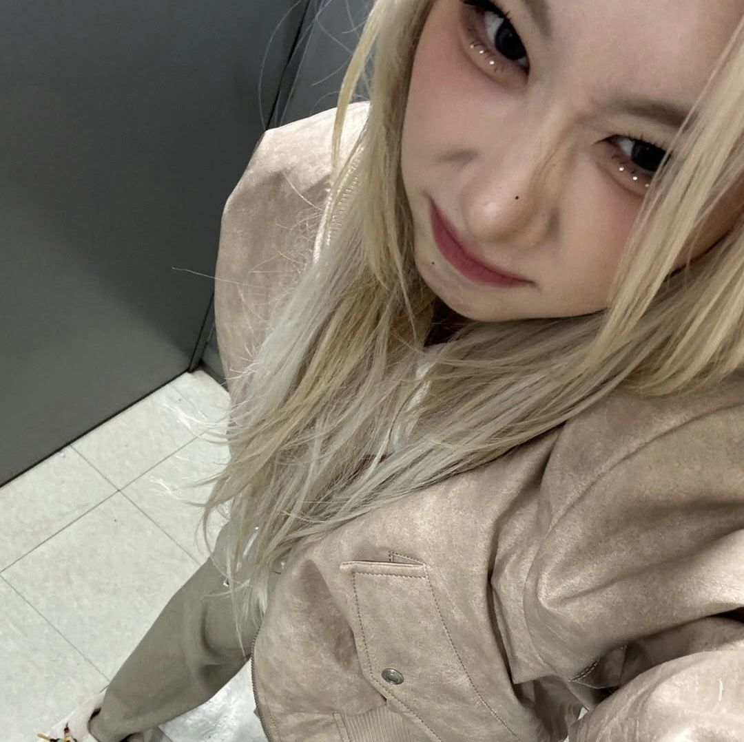 ⚠️不當綁⚠️ITZY CHAERYEONG 彩領 🔥金髮領🔥