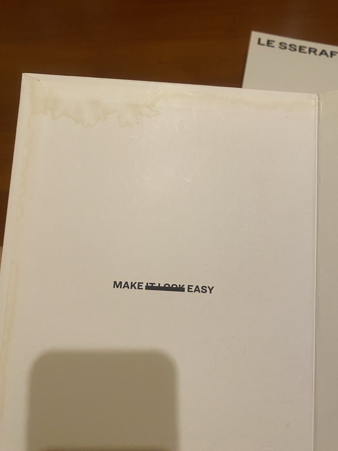 LE SSERAFIM EASY 卡冊（有瑕）