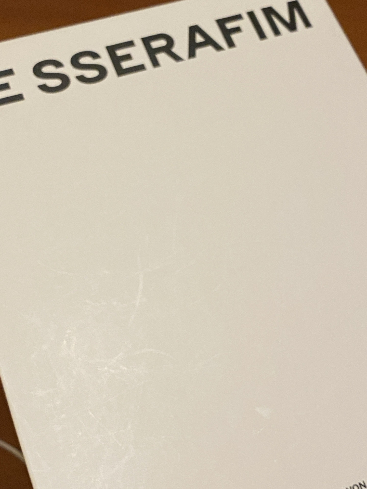 LE SSERAFIM EASY 卡冊（有瑕）