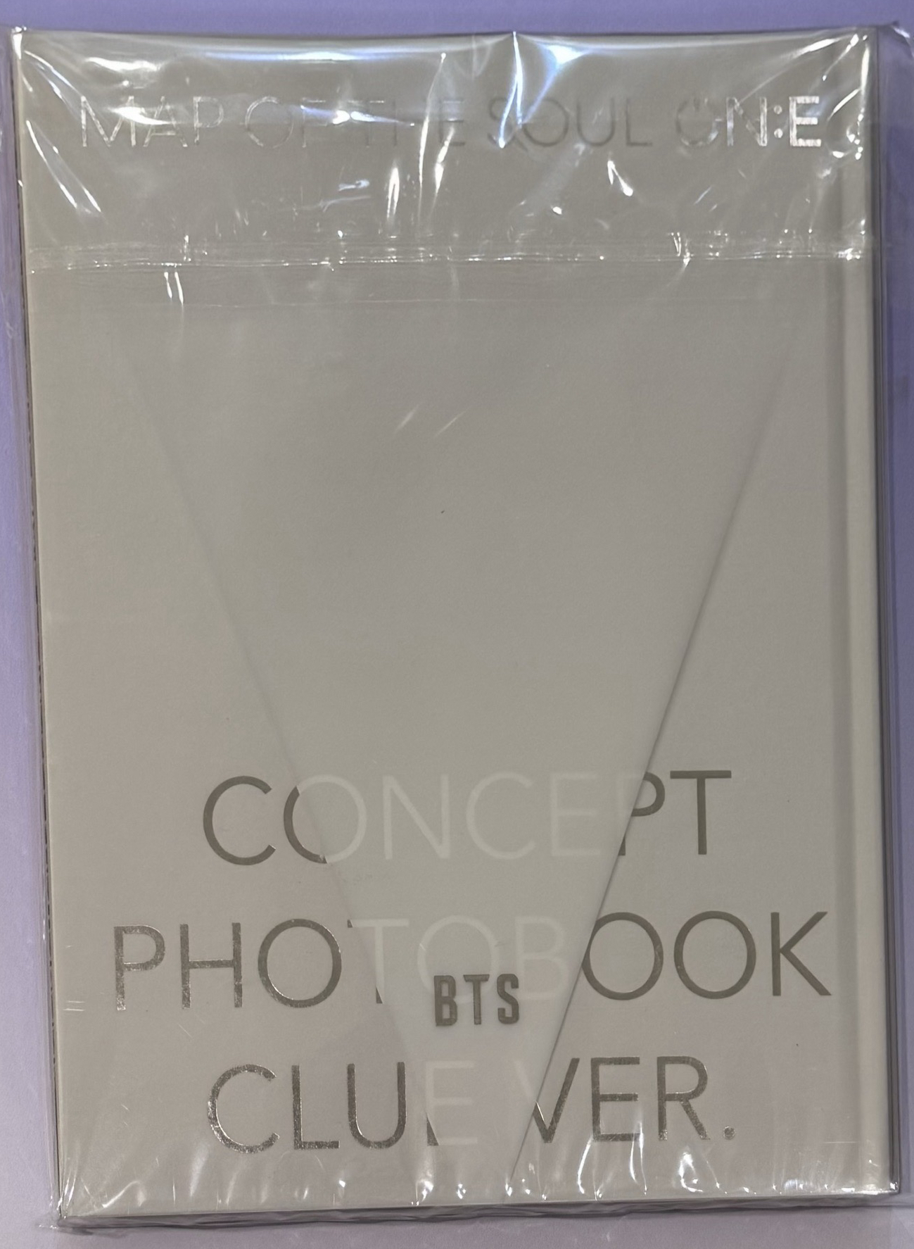 BTS《MAP OF THE SOUL ON:E》Concept Photobook 的 CLUE Ver.
