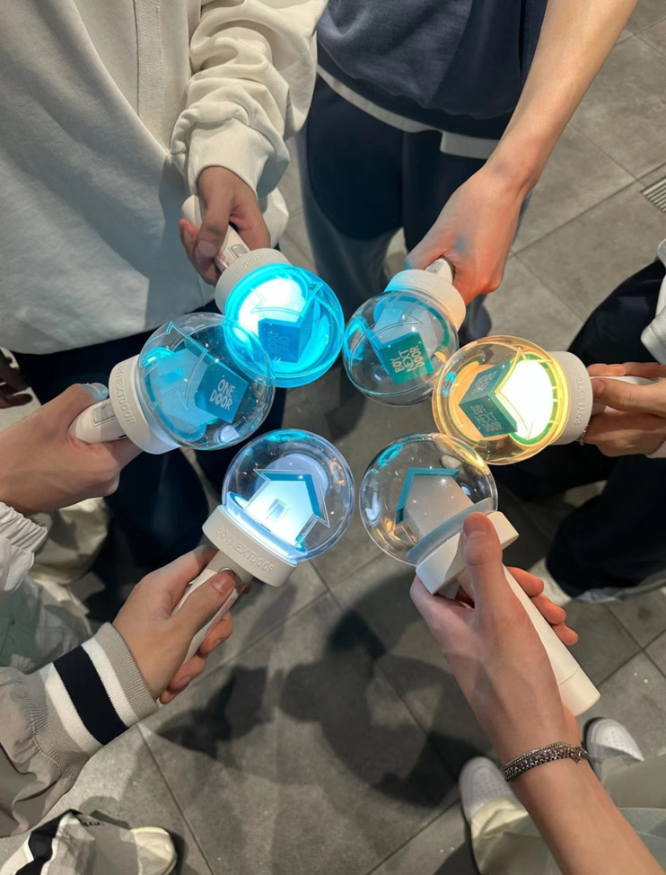 酸酸