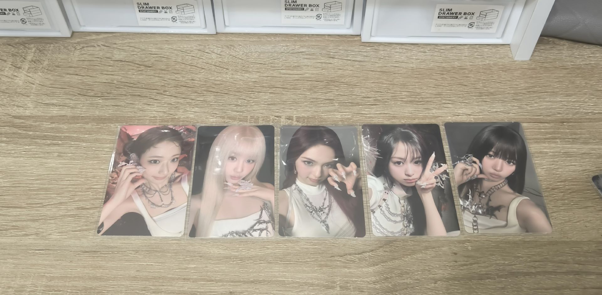 춤 (CHOOM) Crimson Ver. 專輯卡 