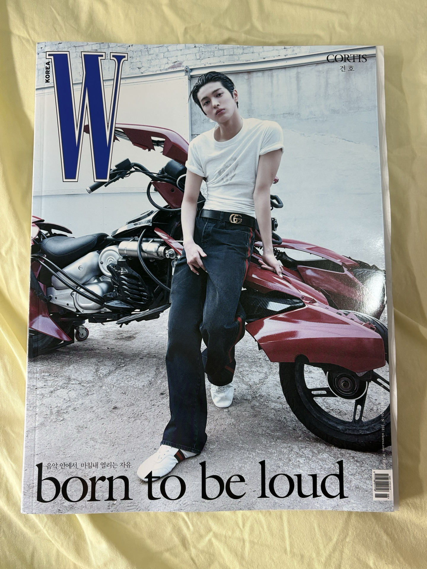 Cortis W 雜誌