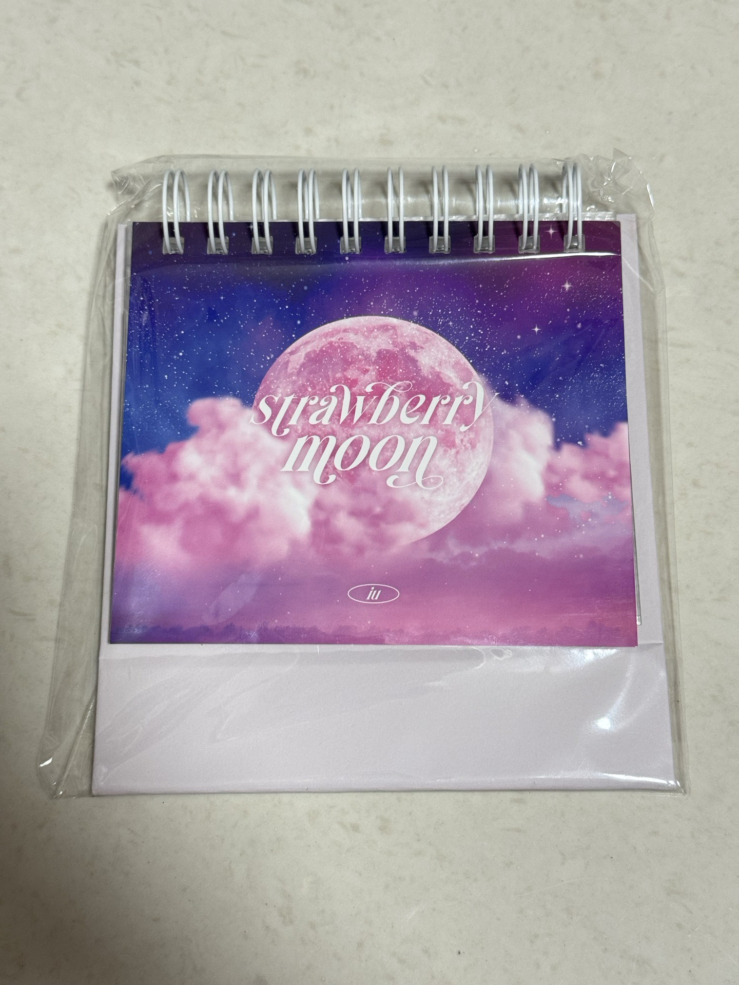IU 草莓月亮 Strawberry moon 卡冊 相冊 含拍立得