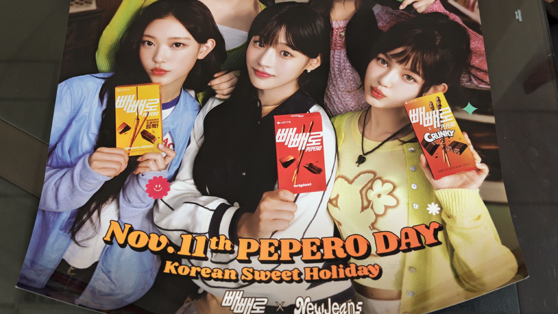 【超稀有！！未張貼過含原紙盒】NewJeans PEPERO 店面用海報(A2尺寸)