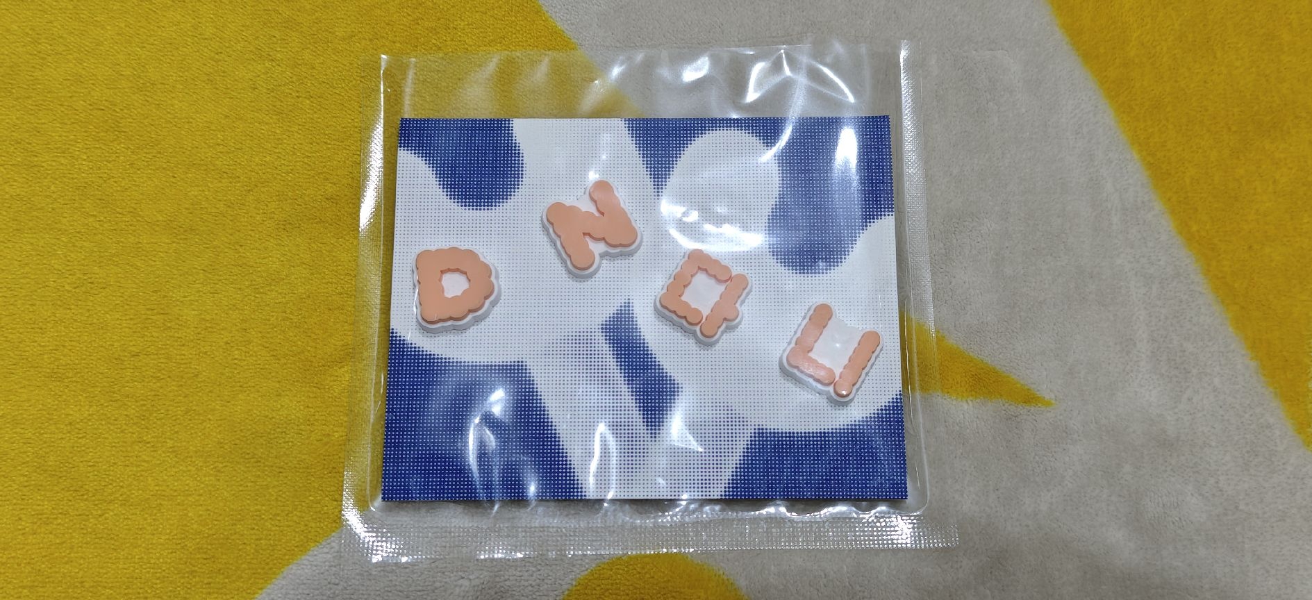 【全新未拆封】NewJeans 應援手燈 (可用優惠價加購手燈裝飾扣)