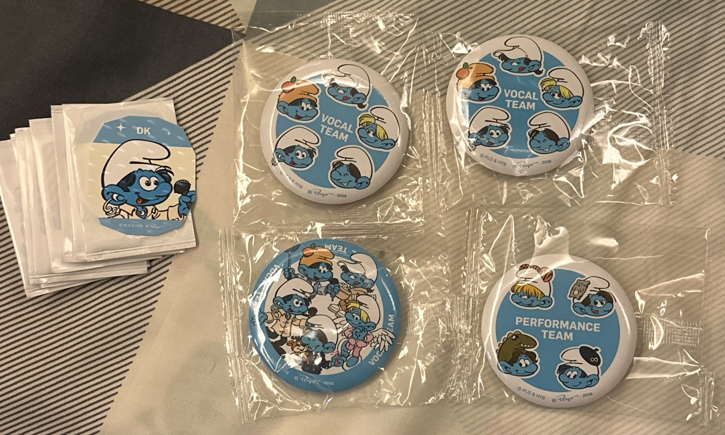 SEVENTEEN X THE SMURFS徽章