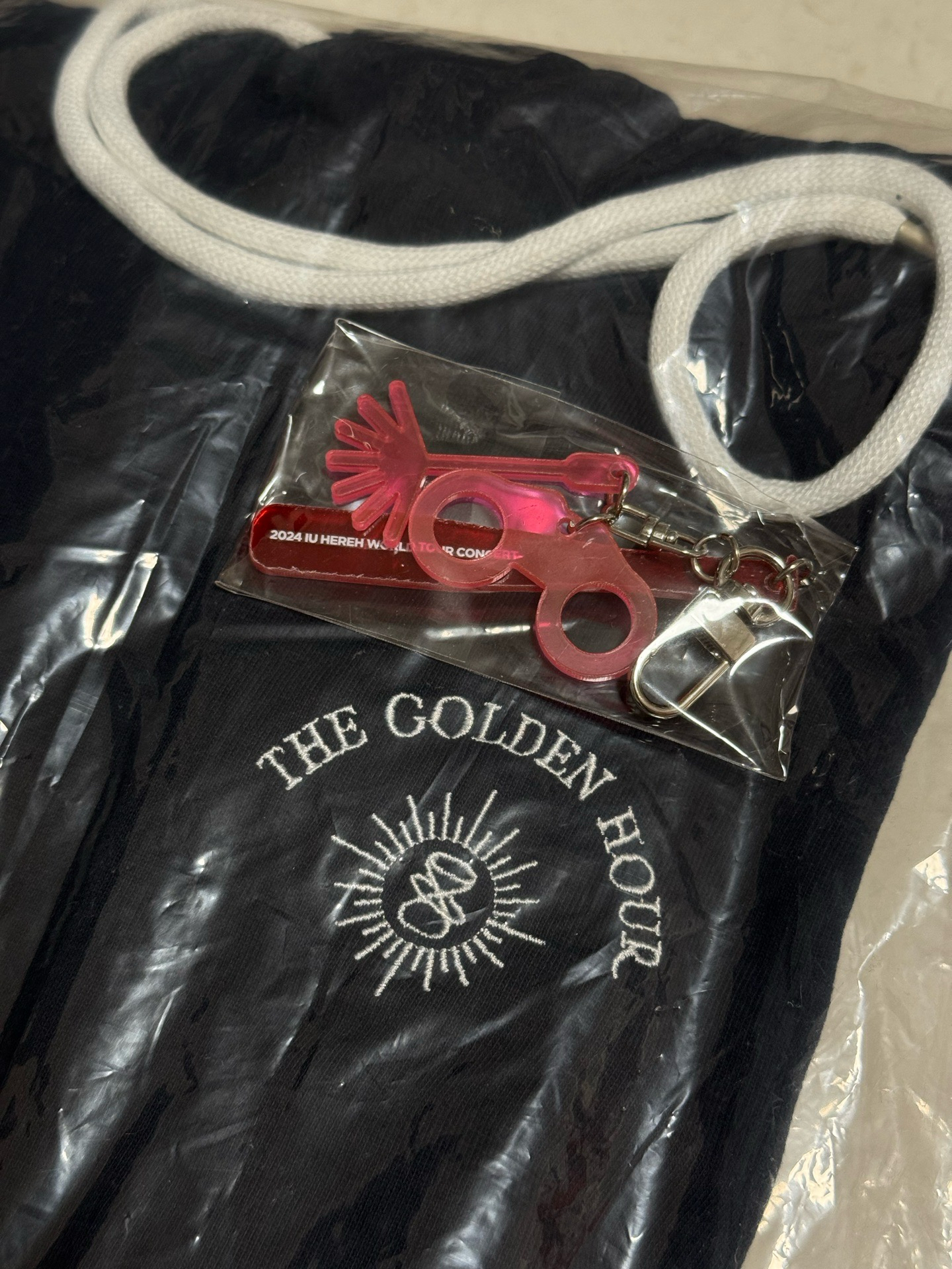 IU HEREH WORLD TOUR CONCERT BD 藍光鑰匙圈＋THE GOLDEN HOUR長袖帽T
