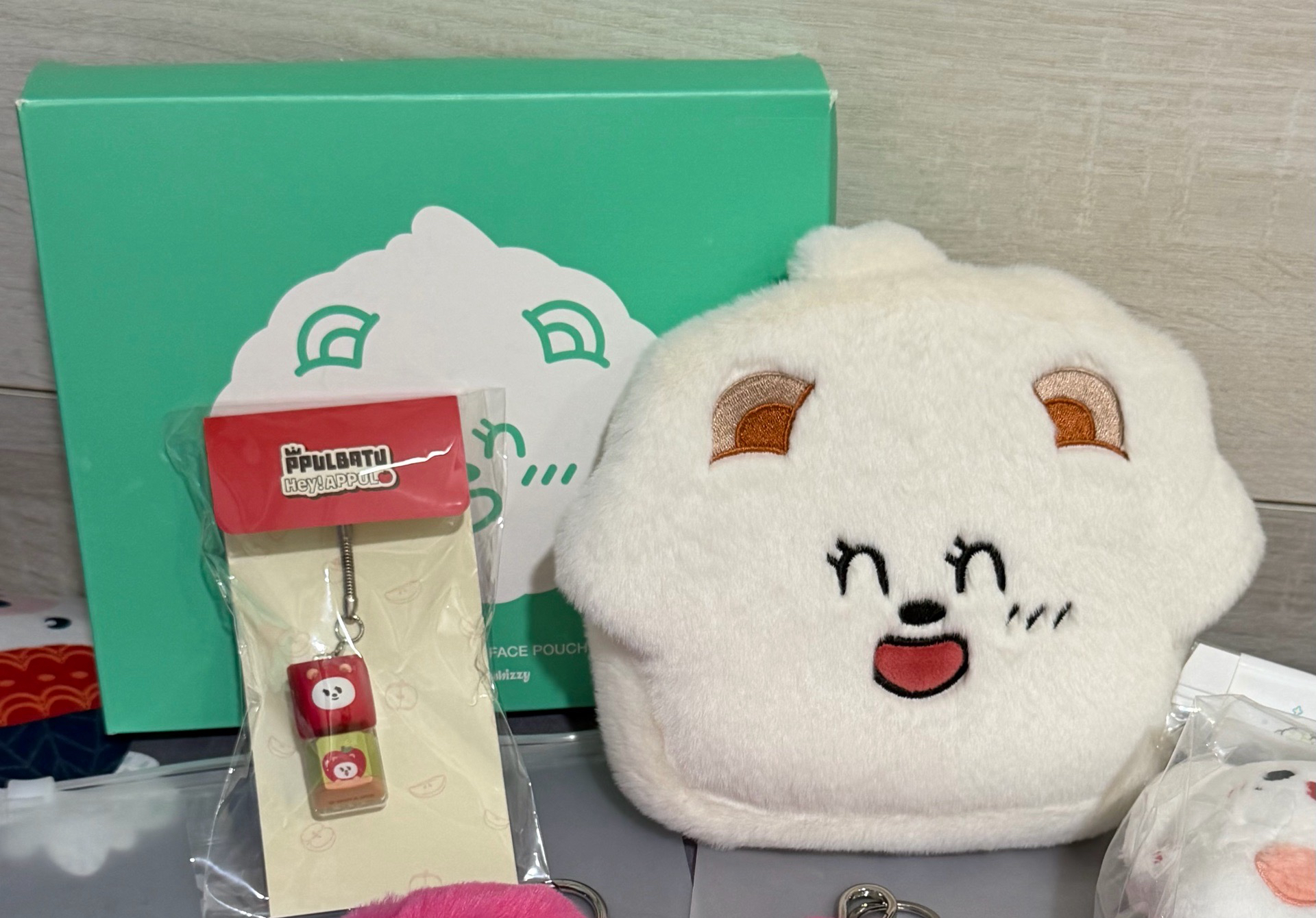 栗嘻化妝包+栗嘻蘋果按鍵吊飾