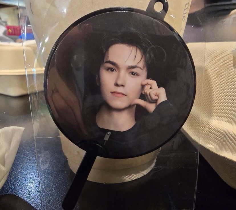 FOLLOW AGAIN 小黑扇 俊奎寛率