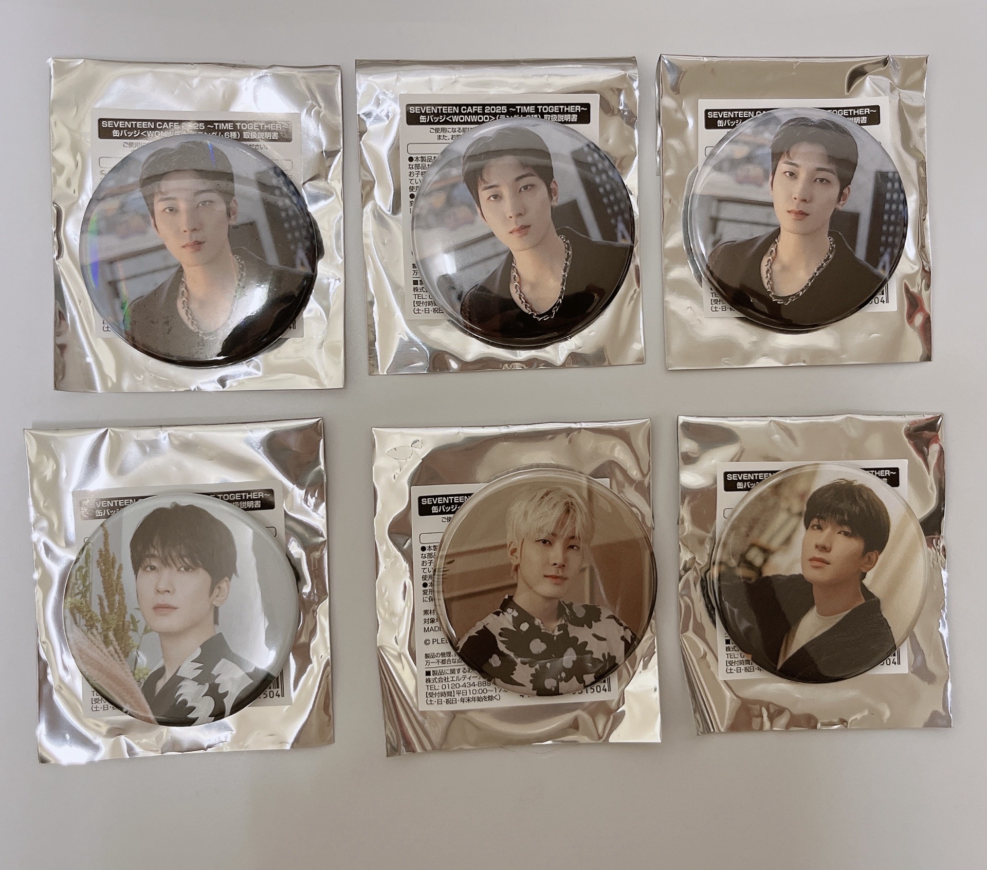 2025 Seventeen Cafe 咖啡廳 徽章 圓 🐈‍⬛
