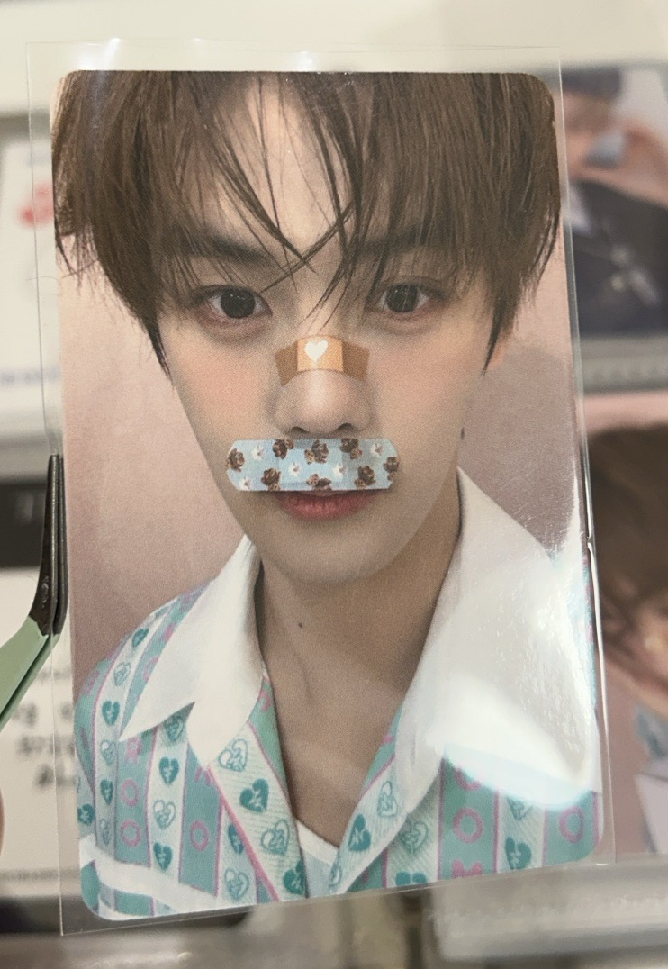 ZB1 金奎彬迷五絲帶 拿筆 鴨子 繃帶