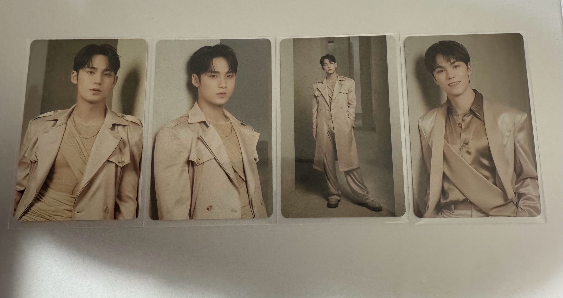 RIGHT HERE 隨機卡