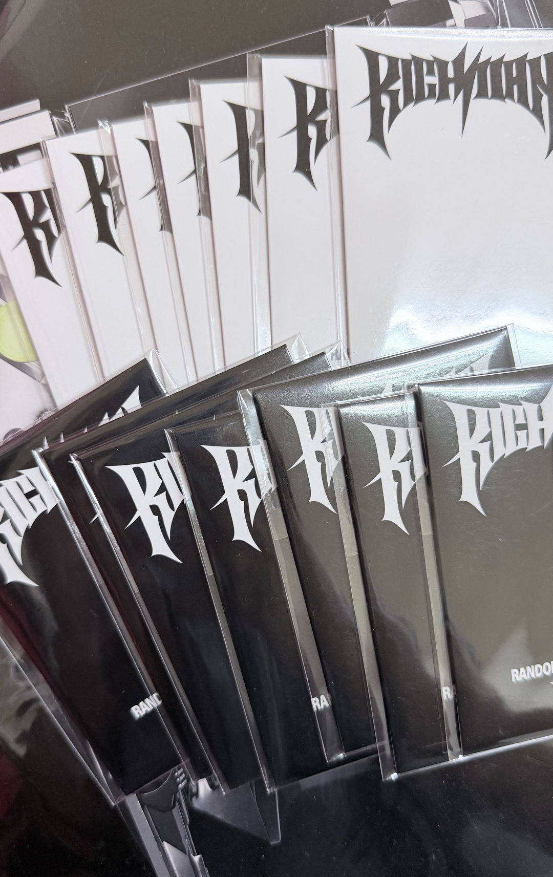 ［現貨］Rich man 快閃 隨機卡包