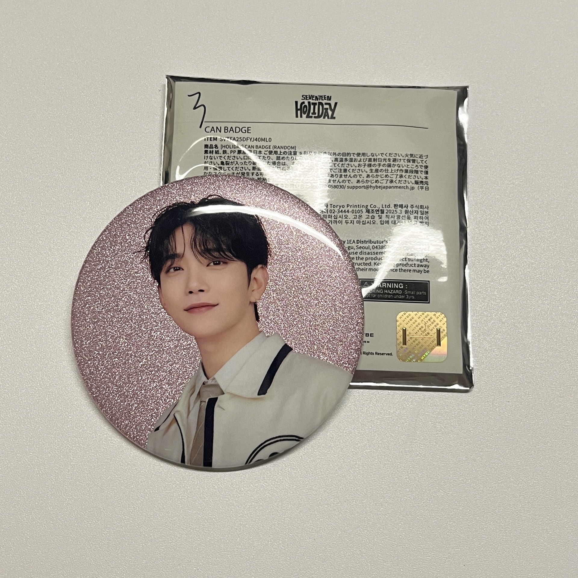 holiday Joshua 洪知秀 徽章