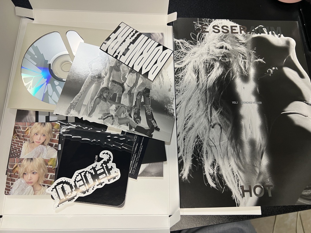 HOT專輯4張 已拆（看小卡是誰而已）