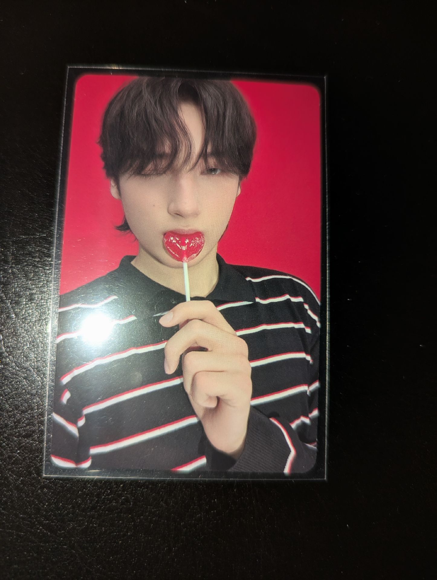 休寧吃愛心棒棒糖