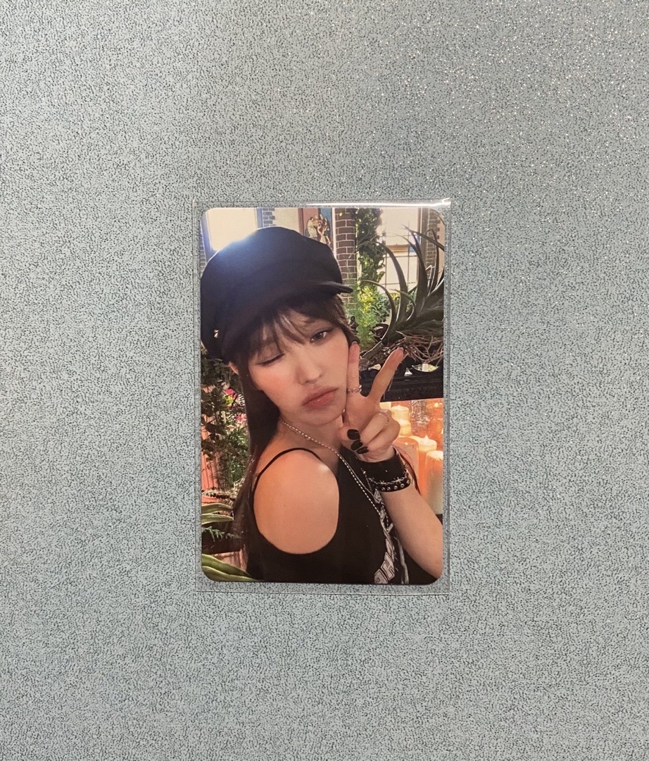 Red Velvet Wendy Solo2.0 Wish You Hell Photobook版 專輯小卡 比耶貝雷帽