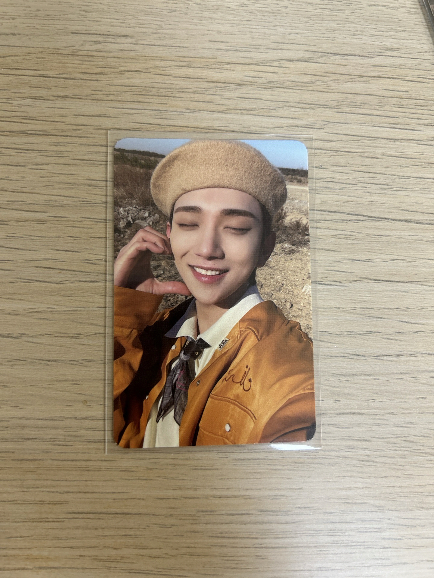 洪知秀 貝雷帽 比心 小卡