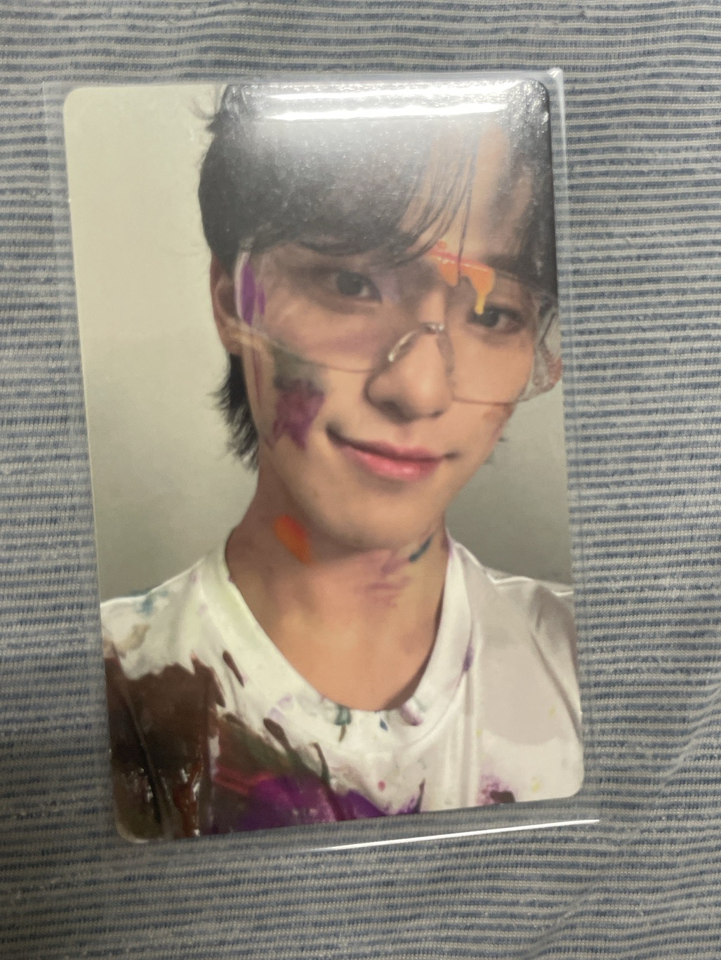 燦尼背景白色