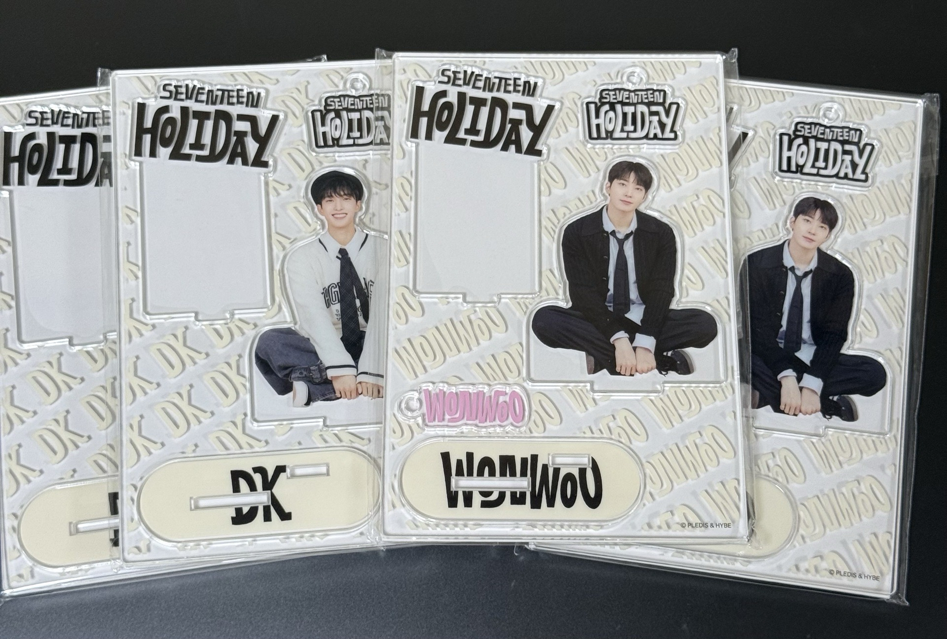 全新未拆holiday 周邊碩立牌 小扇