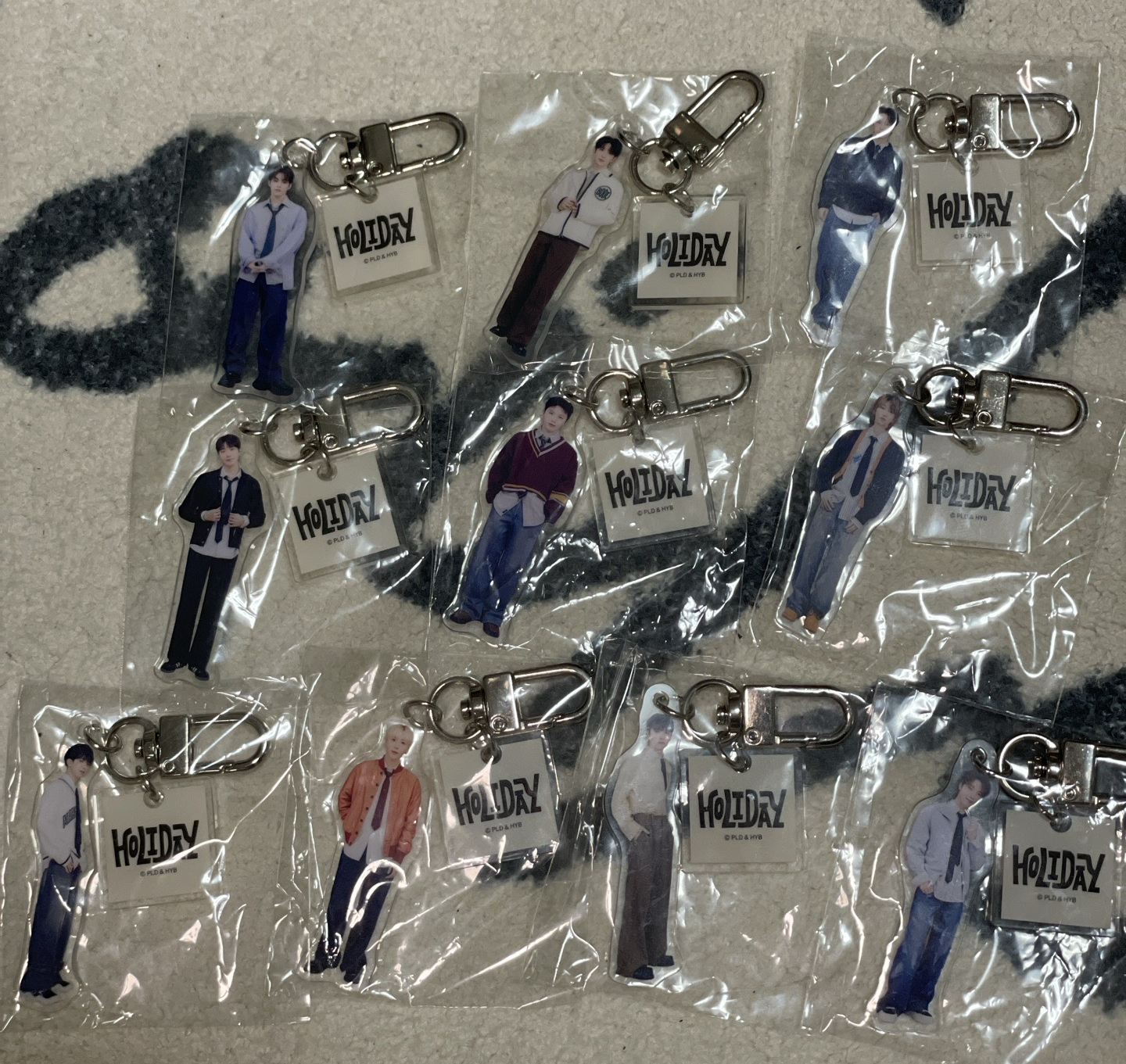 HOLIDAY扭蛋吊飾 哲秀俊圓勳八碩寛率燦