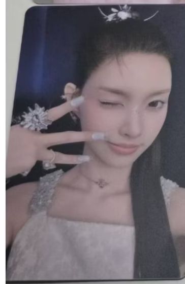 ILLIT BOMB WEVERSE YUNAH PVC特典卡