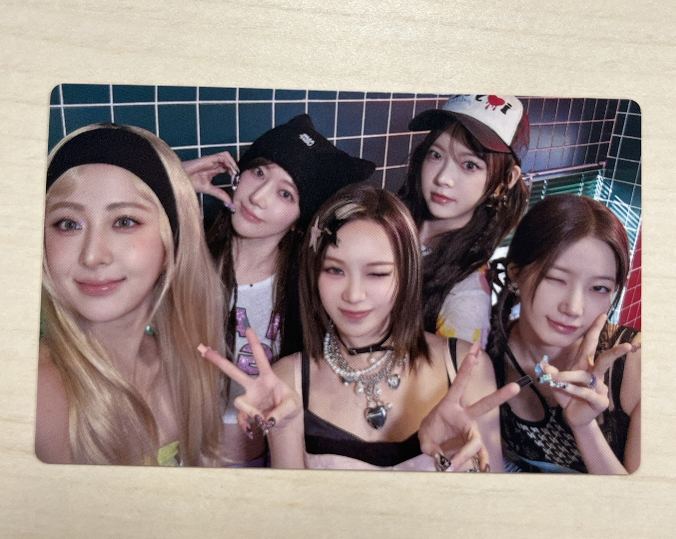 DIFFERENT 單封團卡