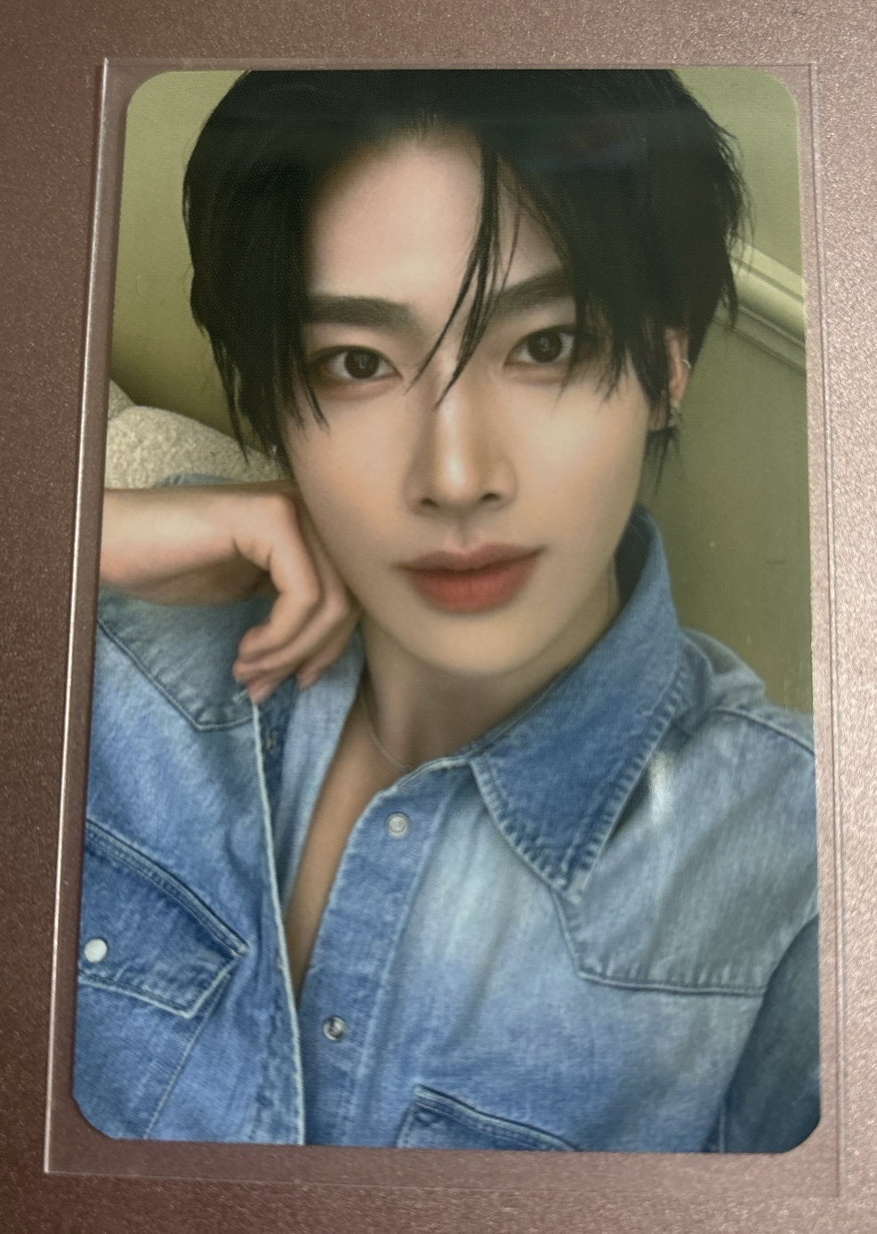 銳就這樣靜靜看著你