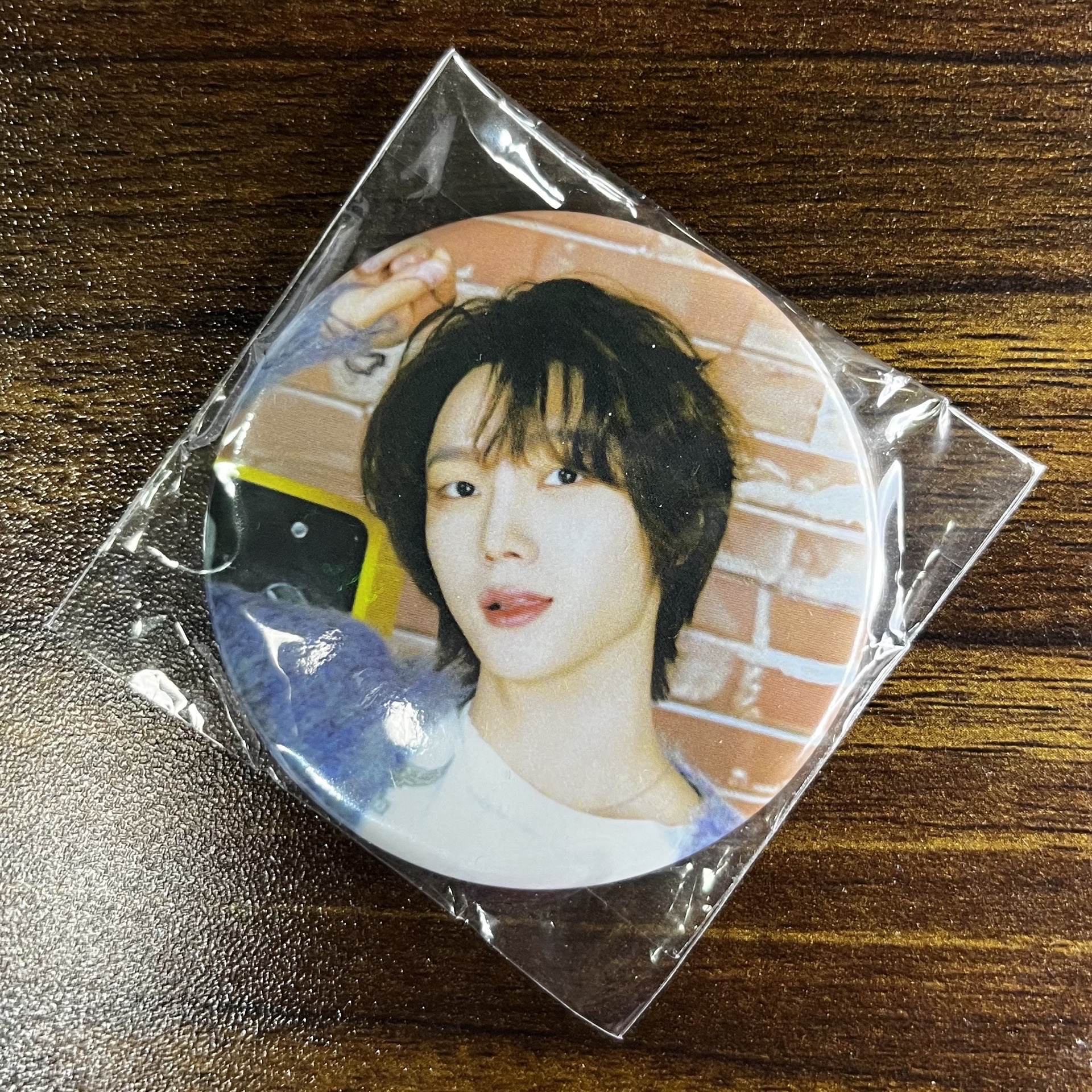 朴成淏 KNOCK ON Vol.1 日本場周 徽章